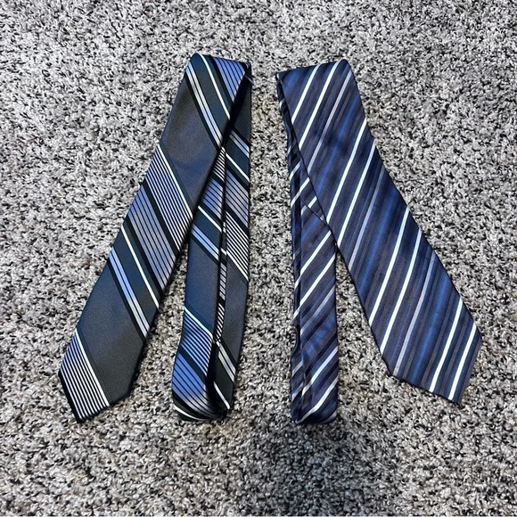 Lot Of 2 Van Heusen Ties - Picture 2 of 3